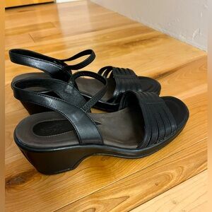 Dansko Black Sandal Size 39 (8.5-9)